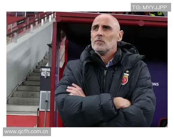 海港新闻官分享球队全家福穆斯卡特居中六名外援齐聚一堂 海港新闻官分享球队全家福穆斯卡特居中六名外援齐聚一堂