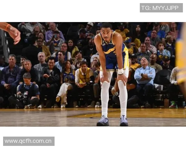 曼恩半场表现惊艳五投全中三分两中助球队取得领先 曼恩半场表现惊艳五投全中三分两中助球队取得领先