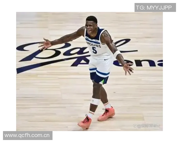 爱德华兹半场表现亮眼11投5中贡献14分1篮板1助攻1盖帽