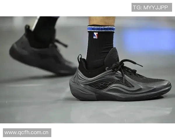 库里首次在比赛中穿李宁鞋标志着他与UA的正式告别
