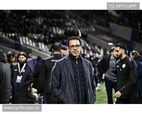 罗塞尼尔抵达伦敦即将成为切尔西新任主帅的消息引发关注