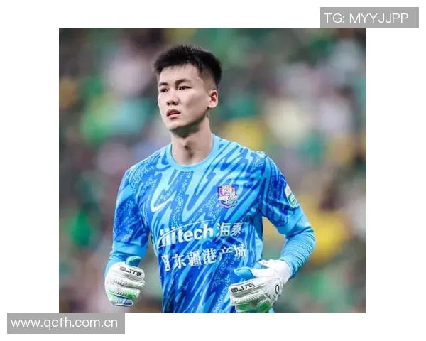 国足首练现场直击于汉超布置训练设施吕焯毅接受媒体采访分享感受